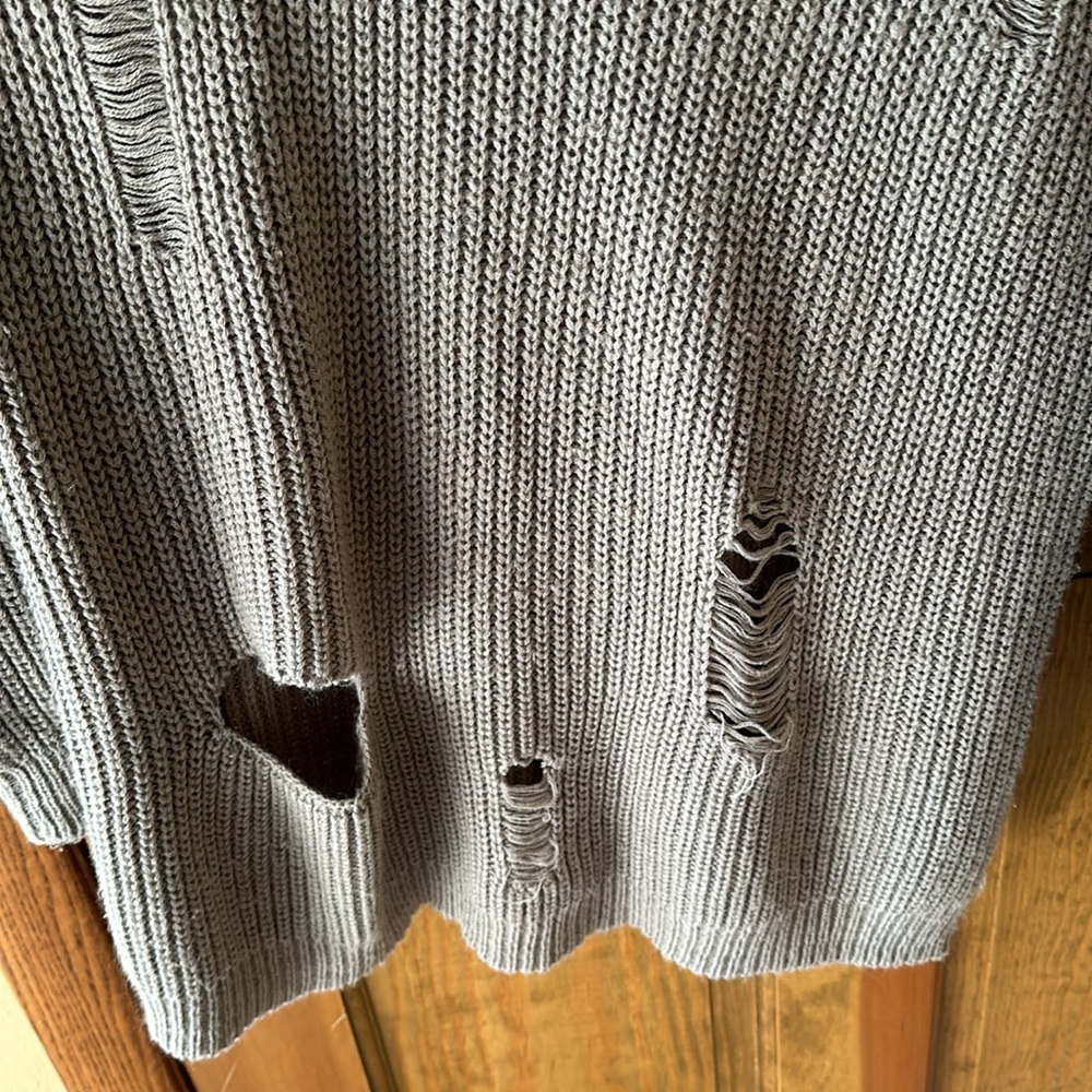 Destructed sweater - Picture 3 of 6